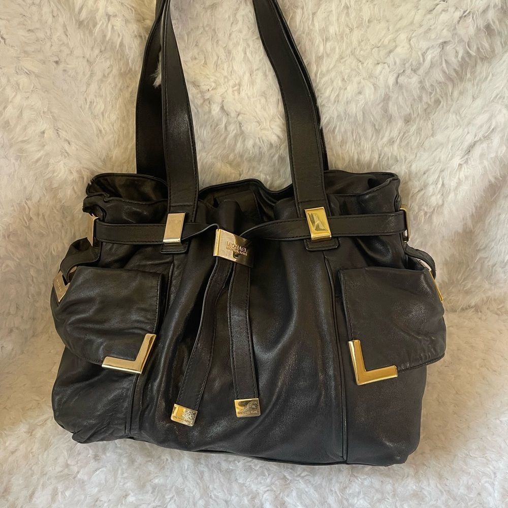 Authentic Michael Kors Beverly soft leather black drawstring satchel - Picture 3 of 12